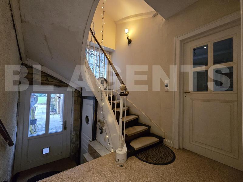 Maison - 260 m² - 10 pièces