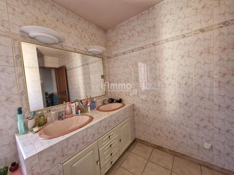 Maison - 94 m² - 7 pièces