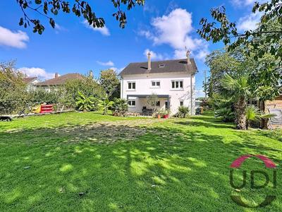 Maison - 200 m² - 5 pièces