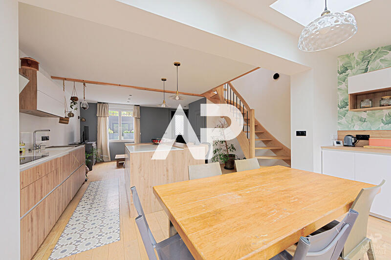 Maison - 95 m² - 4 pièces