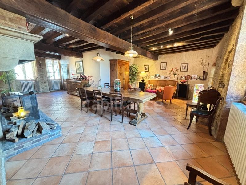 Maison - 304 m² - 10 pièces