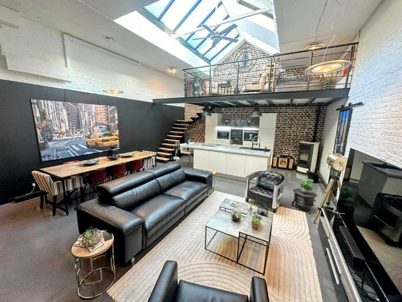 Loft - 105 m² - 3 pièces