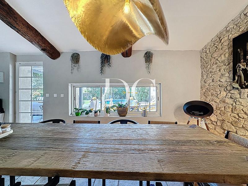 Mas - 255 m² - 8 pièces