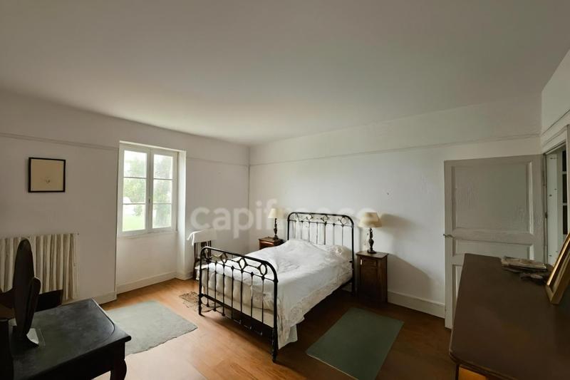 Maison - 393 m² - 12 pièces