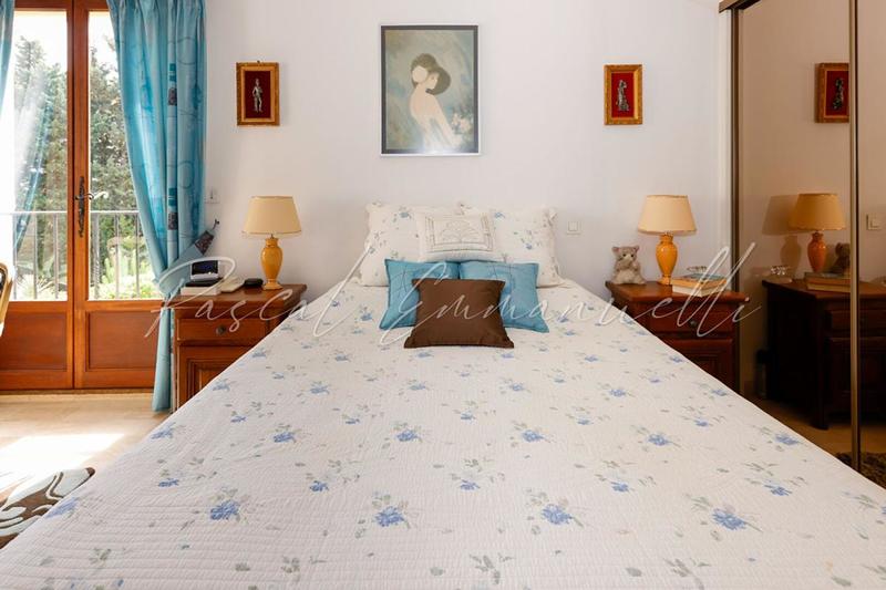 Maison - 300 m² - 6 pièces