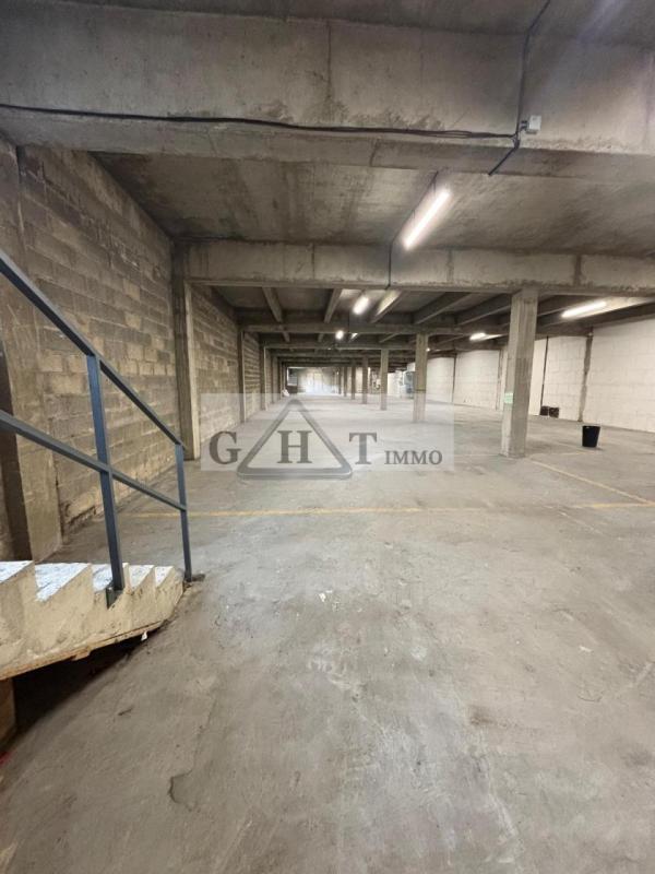 Entrepôt - 820 m²