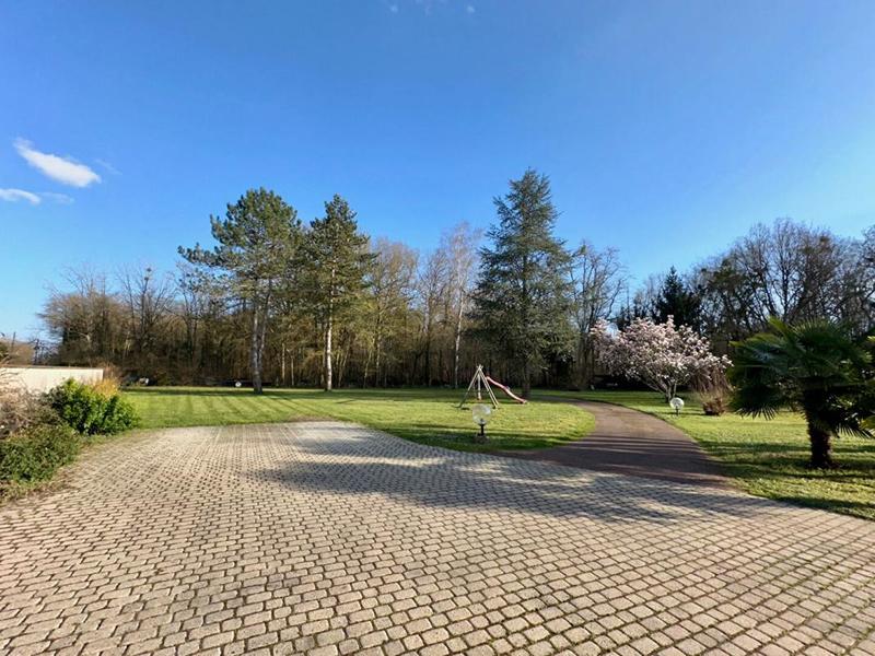 Maison - 210 m² - 8 pièces