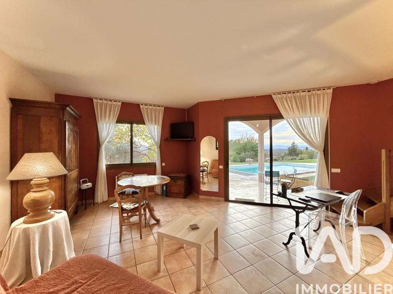 Maison - 210 m² - 8 pièces