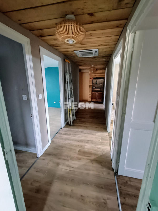 Maison - 187 m² - 12 pièces