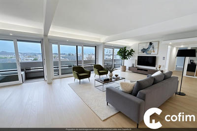 Appartement - 160 m² - 8 pièces