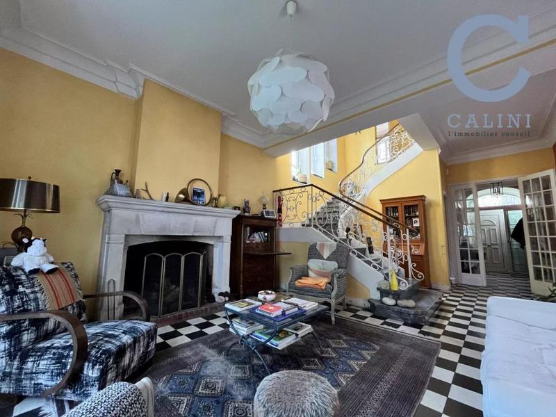 Maison de ville - 225 m² - 8 pièces