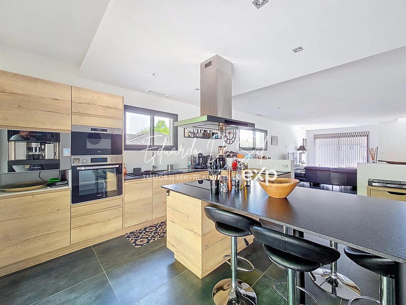 Maison - 142 m² - 5 pièces