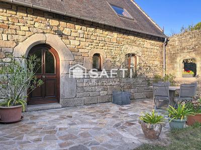 Maison - 211 m² - 11 pièces
