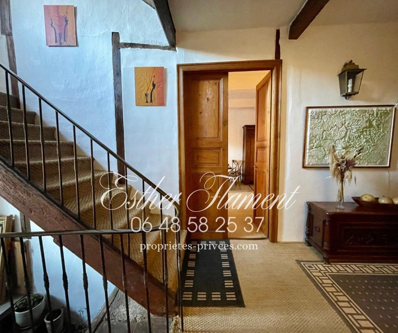 Maison - 337 m² - 9 pièces