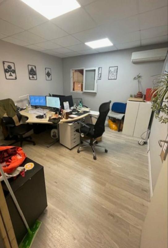 Atelier d'activités - 180 m² - 2 pièces