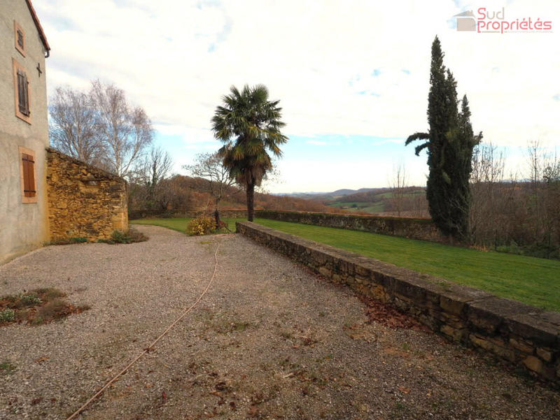 Maison - 284 m² - 9 pièces