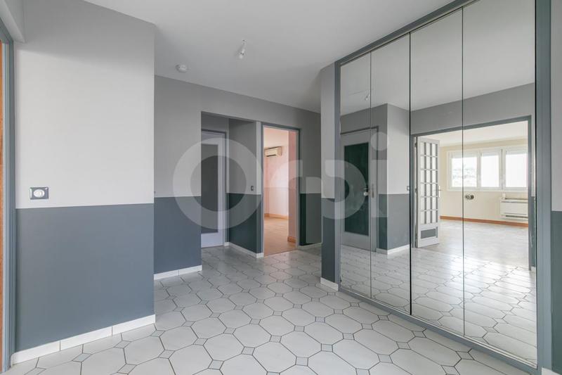 Maison - 177 m² - 7 pièces