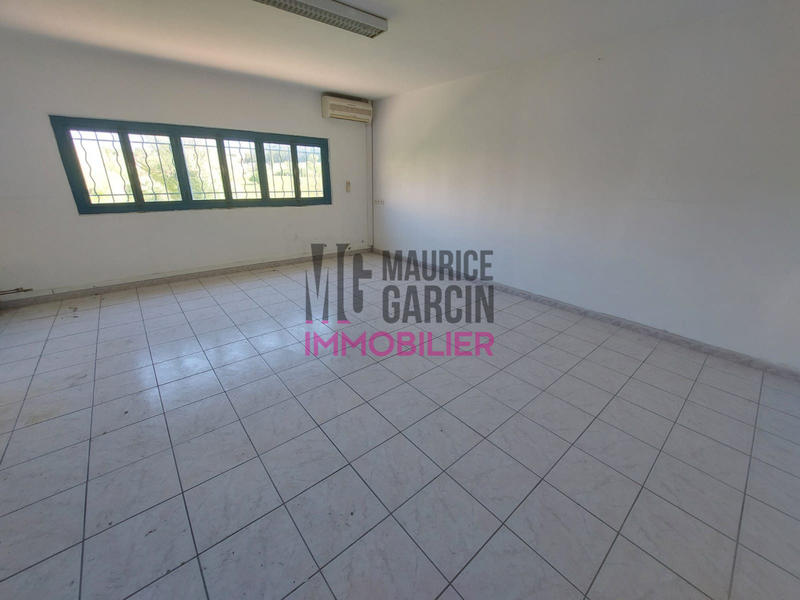 Entrepôt - 1 500 m²