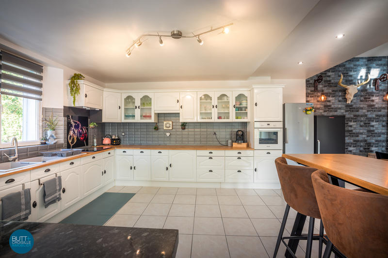 Maison - 190 m² - 7 pièces