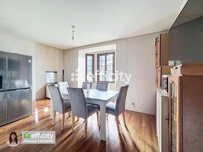 Maison - 408 m² - 13 pièces