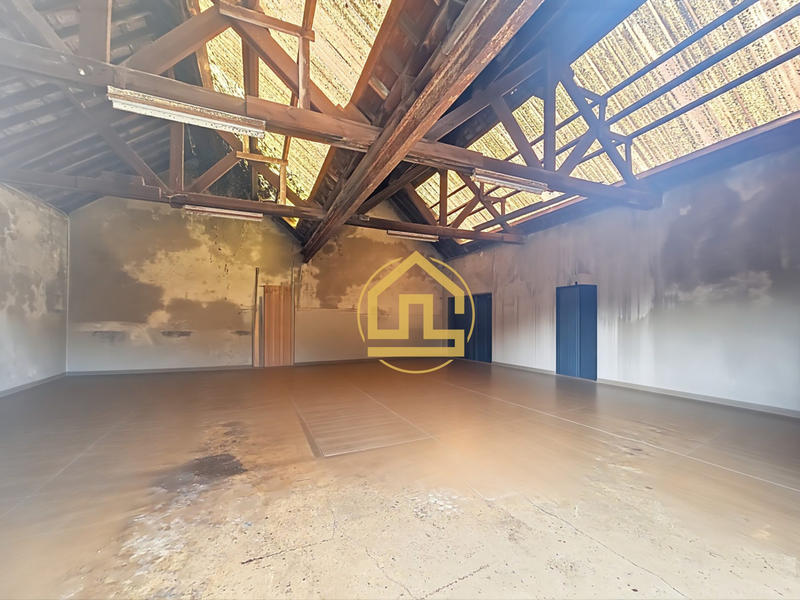 Maison - 275 m² - 10 pièces