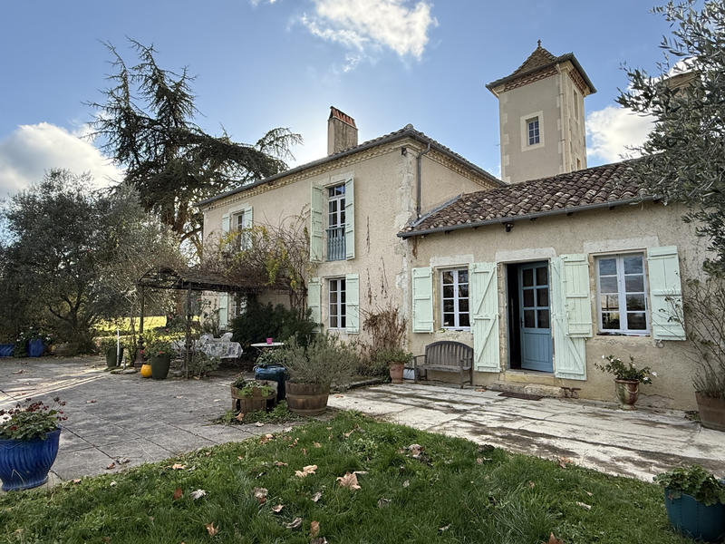 Maison - 322 m² - 18 pièces