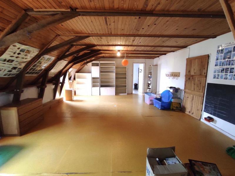 Maison - 235 m² - 7 pièces