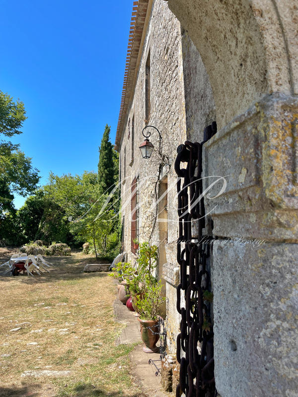 Maison - 338 m² - 10 pièces