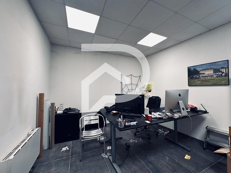 Local d'activité / Entrepôt - 190 m²