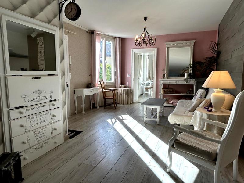 Appartement - 218 m² - 6 pièces