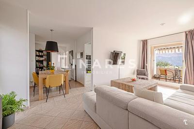 Appartement - 93 m² - 5 pièces