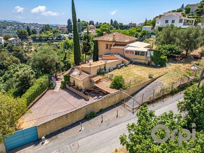 Villa - 205 m² - 6 pièces