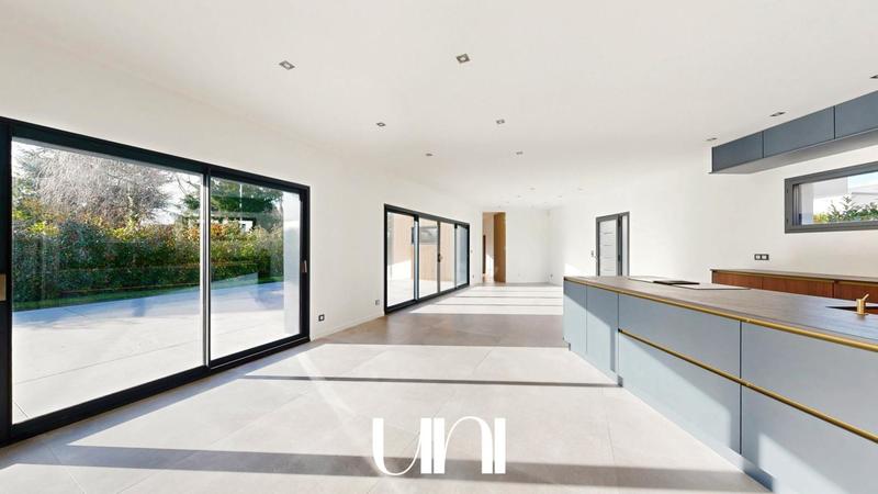 Maison - 190 m² - 5 pièces