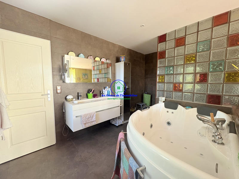 Maison - 273 m² - 8 pièces