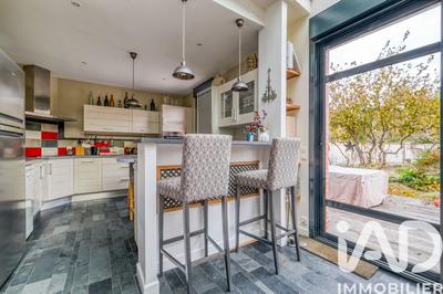 Maison - 180 m² - 7 pièces