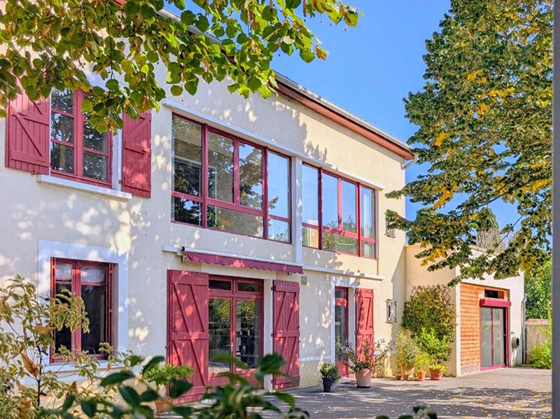 Maison - 238 m² - 8 pièces