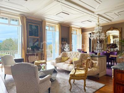 Appartement - 300 m² - 8 pièces