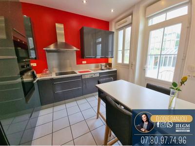 Demeure - 180 m² - 6 pièces