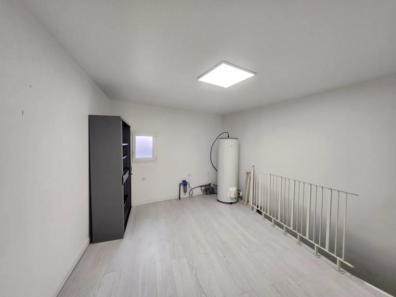 Magasins - 85 m² - 5 pièces