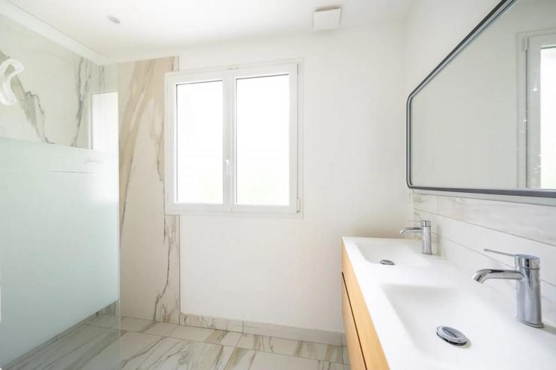 Demeure - 195 m² - 9 pièces