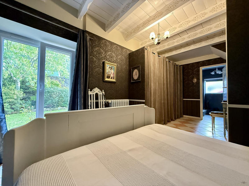 Maison - 270 m² - 6 pièces