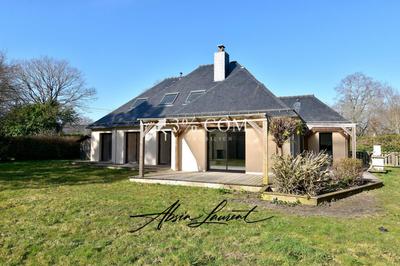 Maison - 270 m² - 13 pièces