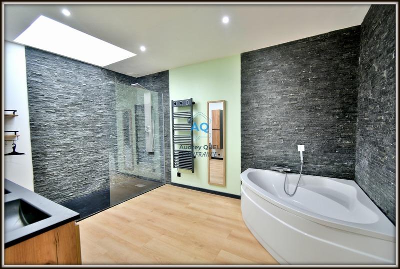 Maison - 250 m² - 8 pièces