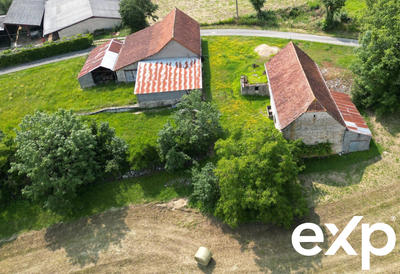 Maison - 326 m² - 3 pièces