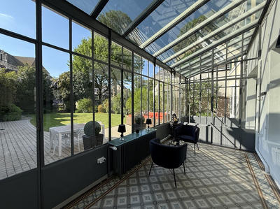 Maison - 270 m² - 9 pièces