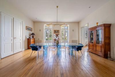 Château - 600 m² - 12 pièces