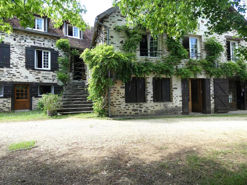 Maison - 440 m² - 16 pièces