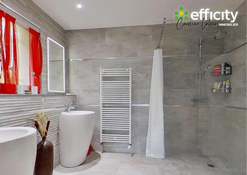 Maison - 121 m² - 6 pièces