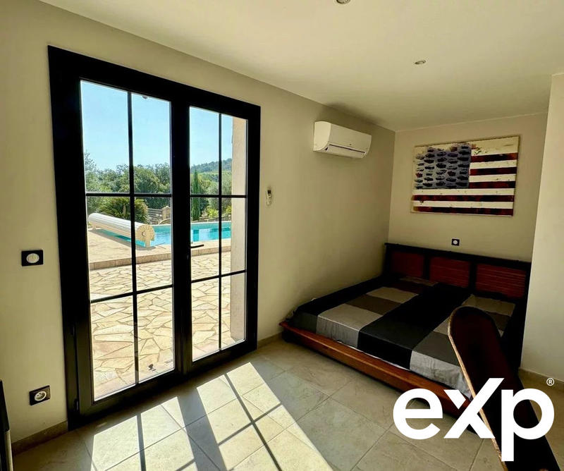 Villa - 247 m² - 7 pièces