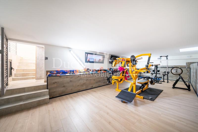 Maison - 300 m² - 9 pièces